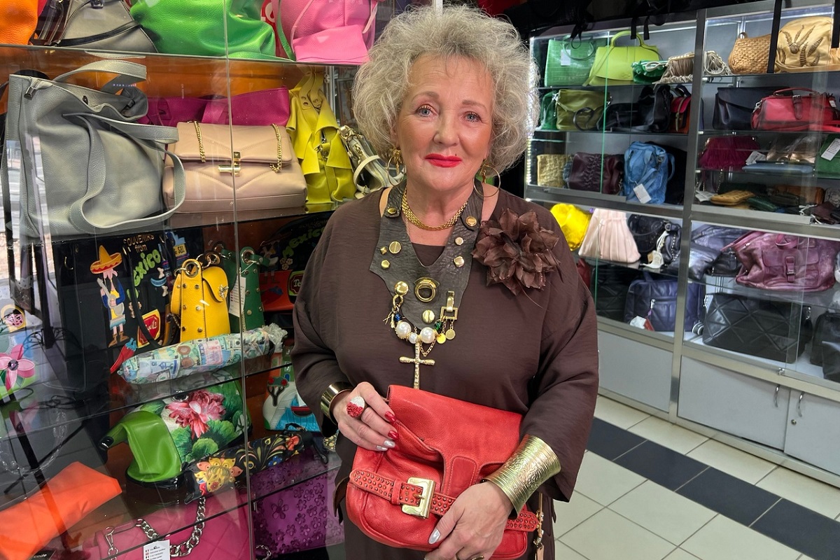 Кожаные сумки и украшения европейских и азиатских брендов в магазине «Секретарь Скрепкин»