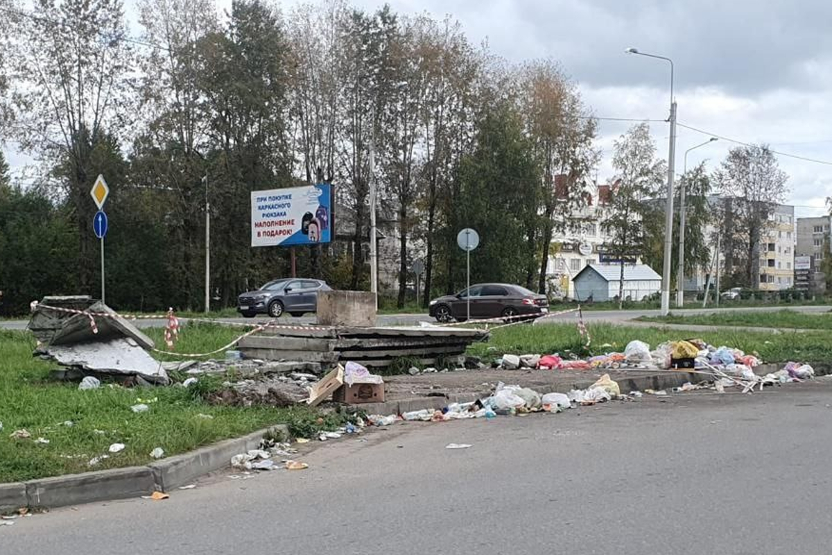 В Торжке люди выкидывают мусор на несуществующую контейнерную площадку