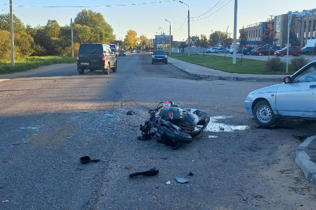 В Твери на улице Димитрова в аварии пострадал мотоциклист