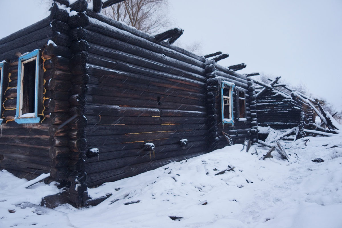Трое жителей Тверской области убили мужчину и сожгли его дом