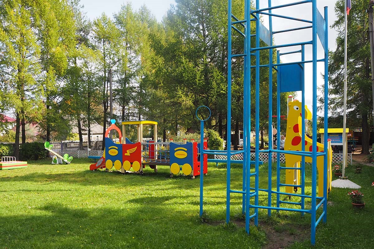 В Оленино Тверской области в детском саду установили новый игровой комплекс