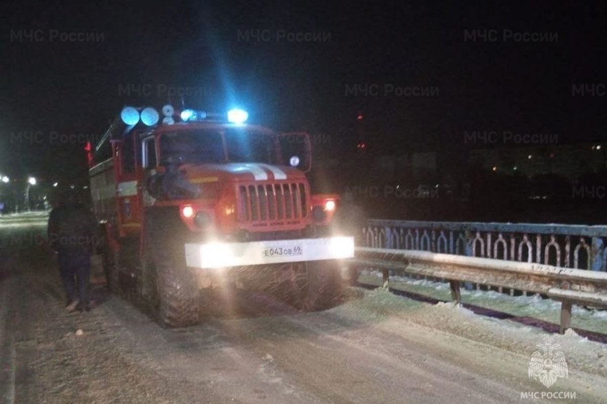 Ночью в Тверской области спасли провалившегося под лед человека