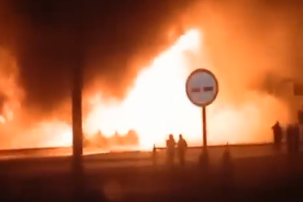 В Тверской области пожар уничтожил кафе на трассе М-9