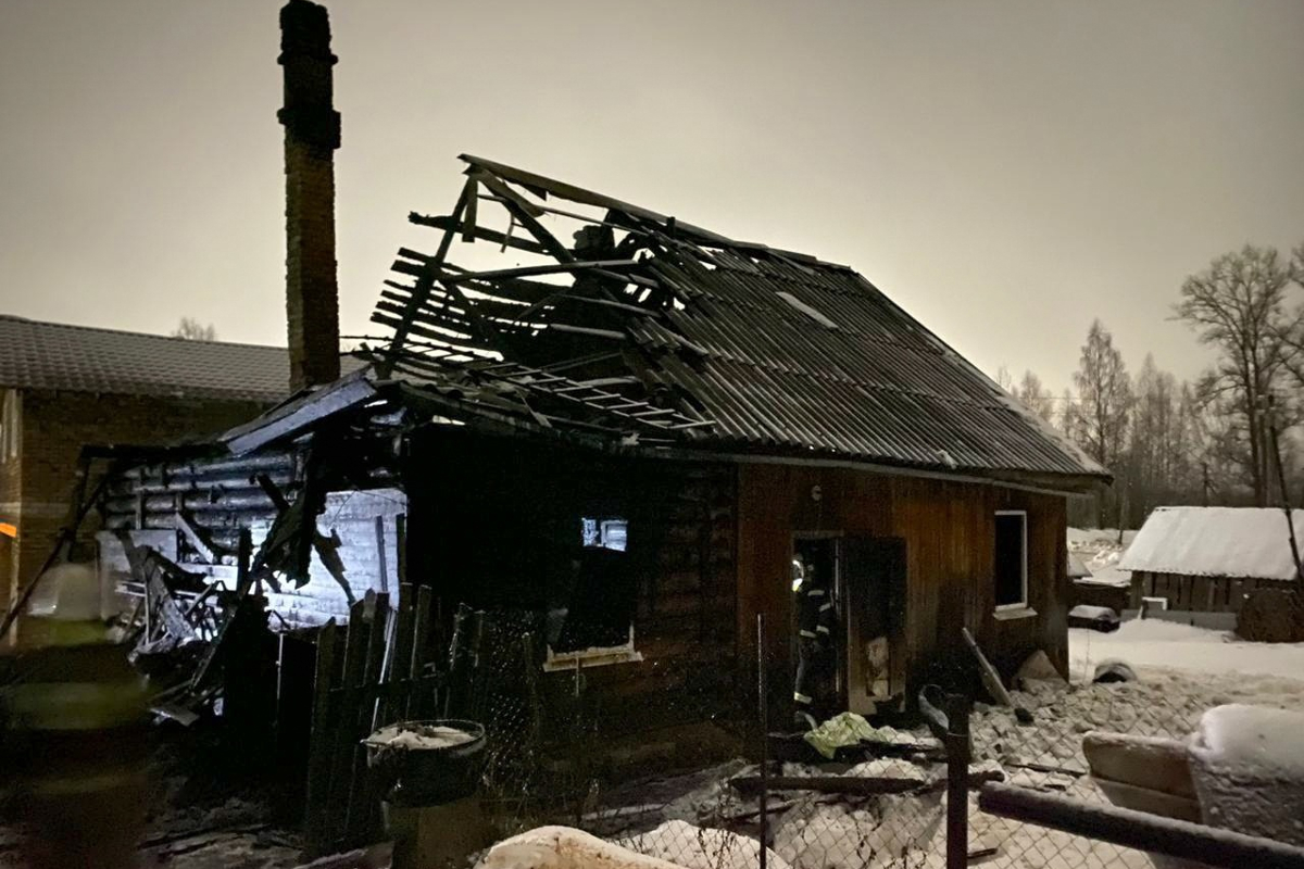 СКР: по факту гибели мужчины на пожаре в Тверской области проводится проверка