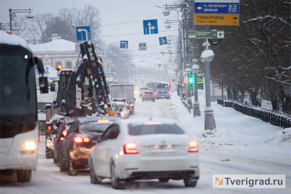 Глава тверской ГИБДД дал водителям советы для поездок во время снегопада
