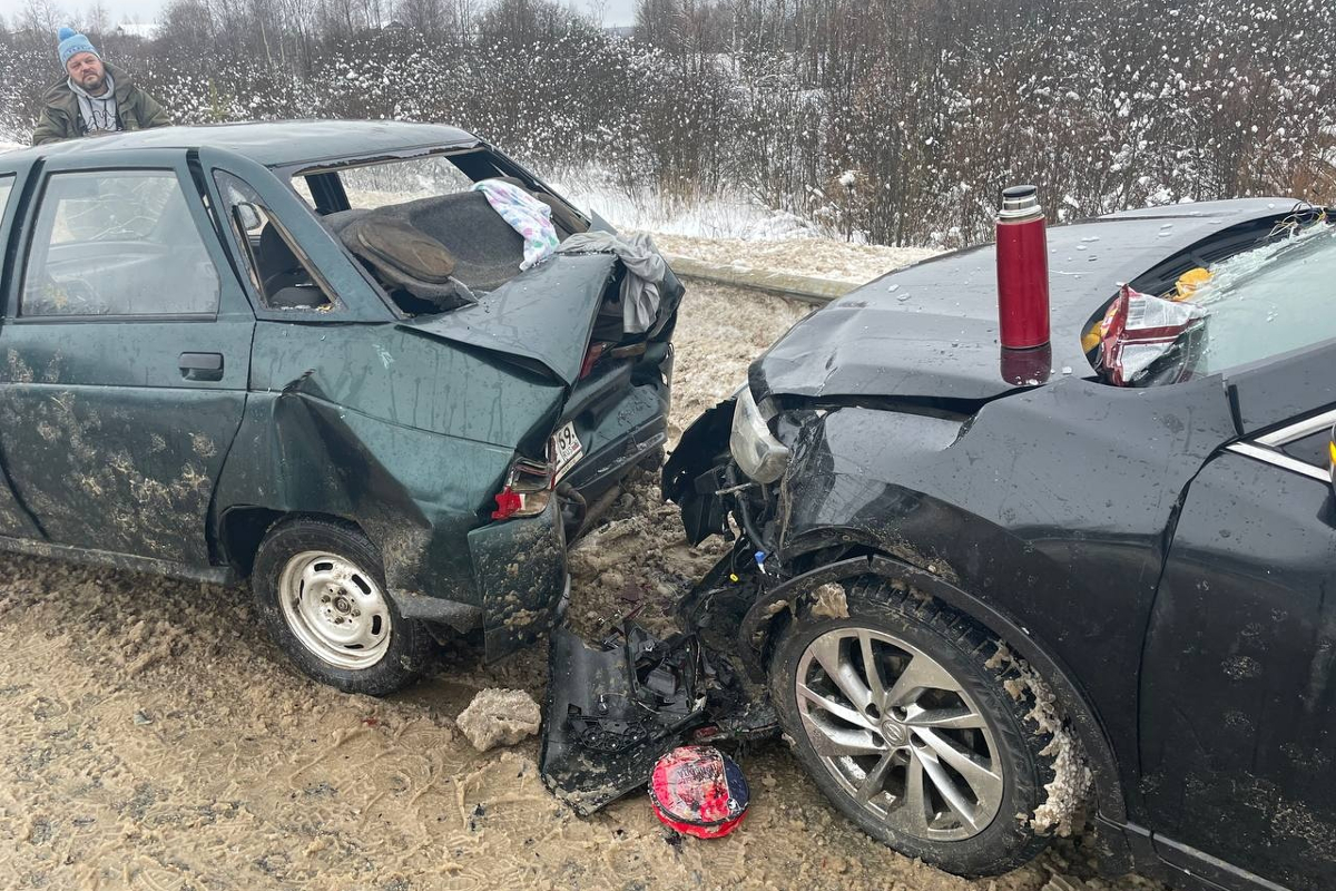 В Тверской области виновник ДТП на встречной полосе скрылся с места аварии на такси