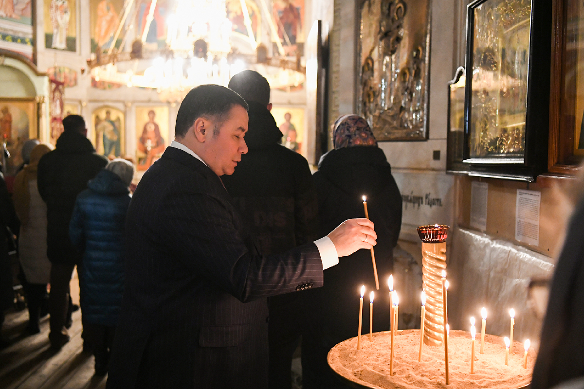 Игорь Руденя посетил службу в храме «Всех скорбящих Радость» в Твери