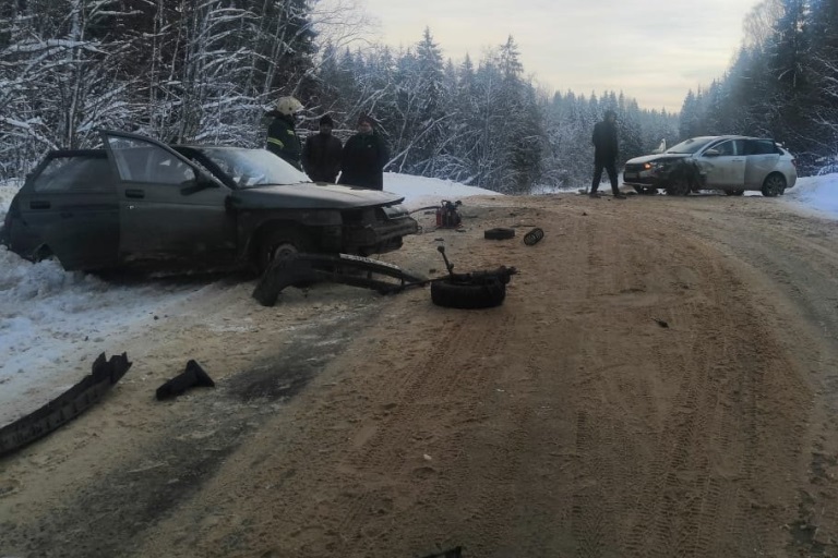 Водитель выехавшего на встречную полосу ВАЗа погиб в ДТП в Тверской области