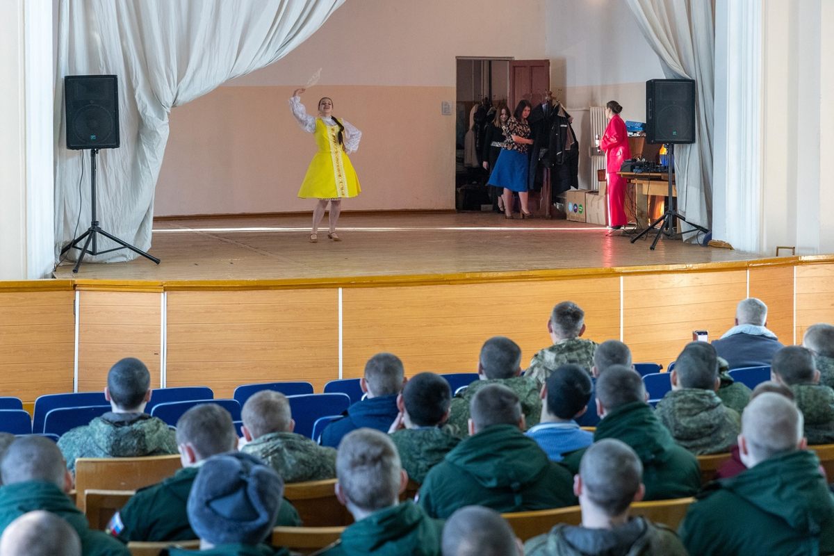 В Твери студенты выступили с концертом для бойцов СВО