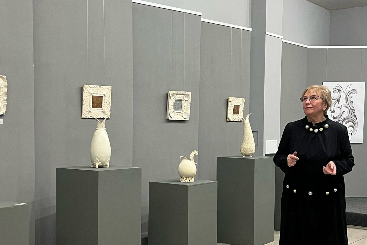 В Твери проходит персональная выставка керамики художника Ларисы Филиной