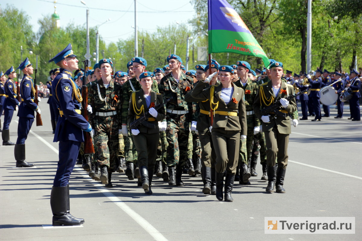 Парад победы тверь фото