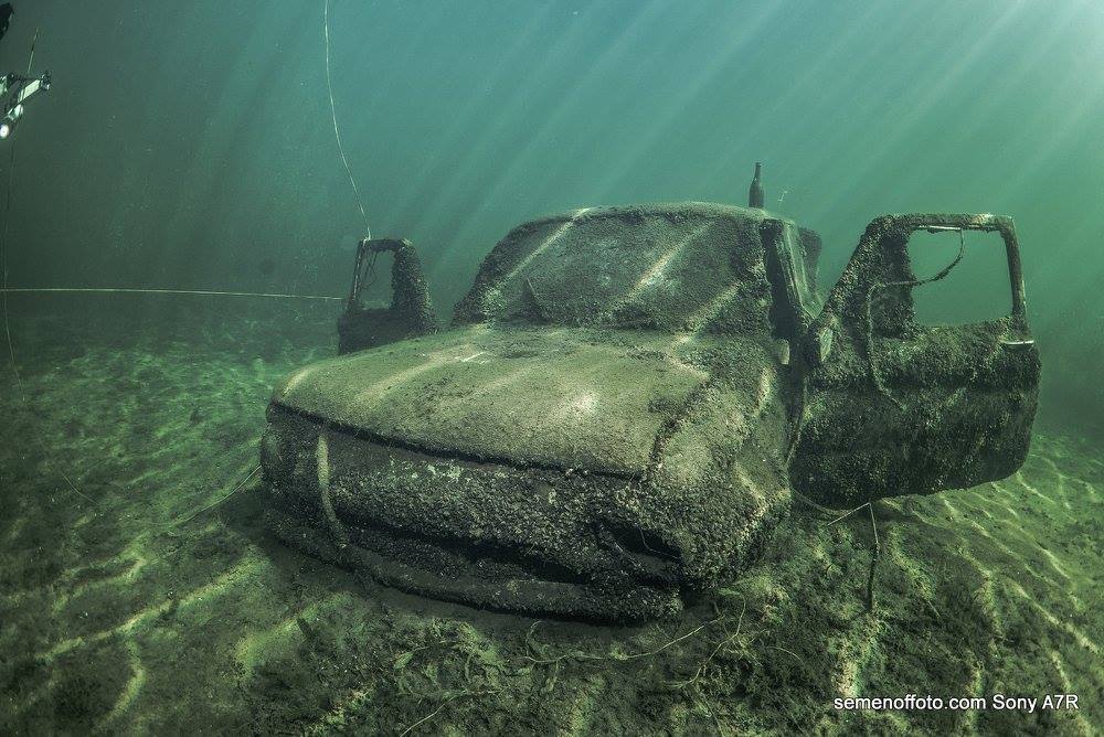 Брошенные автомобили под водой