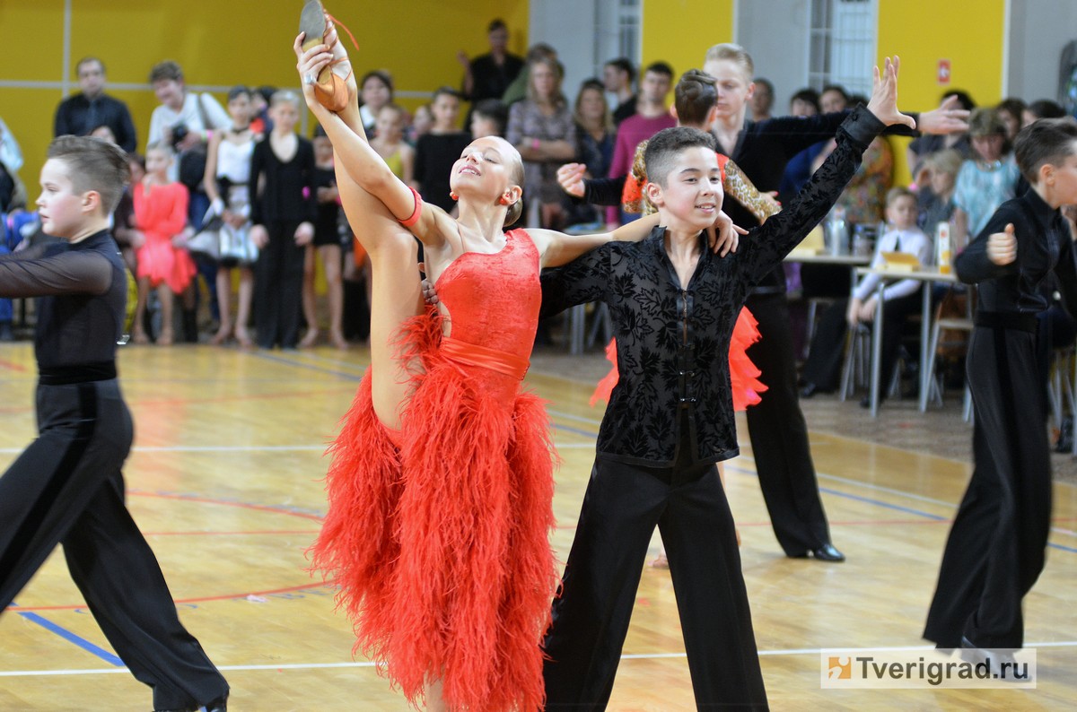 Соревнования по танцам в москве. Соревнования по спортивным Бальным танцам. Соревнования по Бальным танцам в Москве. Спортивные бальные танцы Тверь.