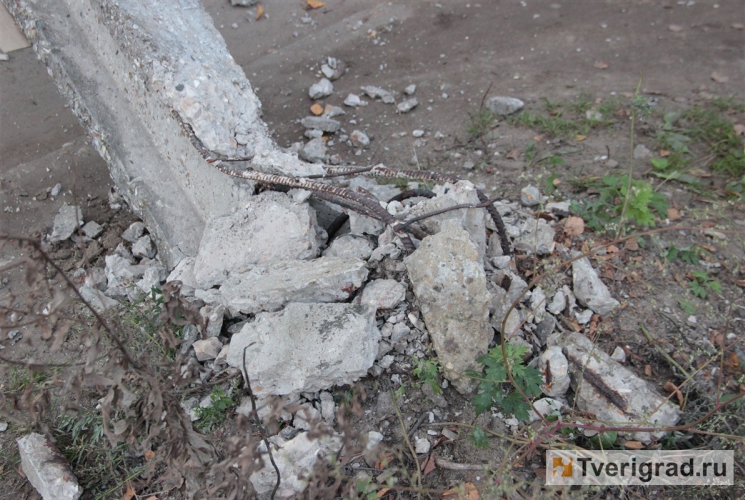 Упавшие столбы на Фадеева