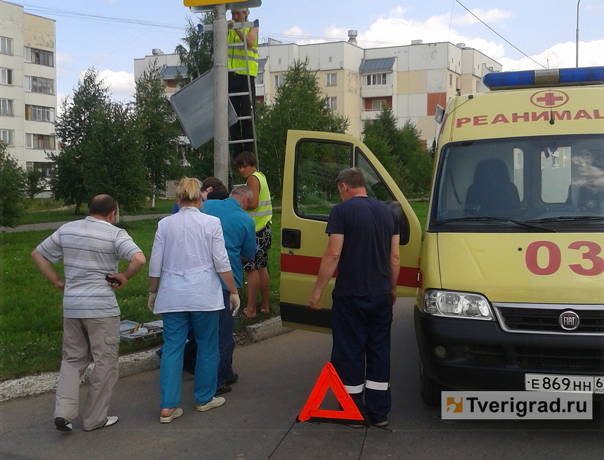 Водитель тверь. В Мамулино сбили человека. Тверь Мамулино ДПС Шустов. Авария в Мамулино Тверь сегодня. Сбили пешехода в Твери сегодня Мамулино.