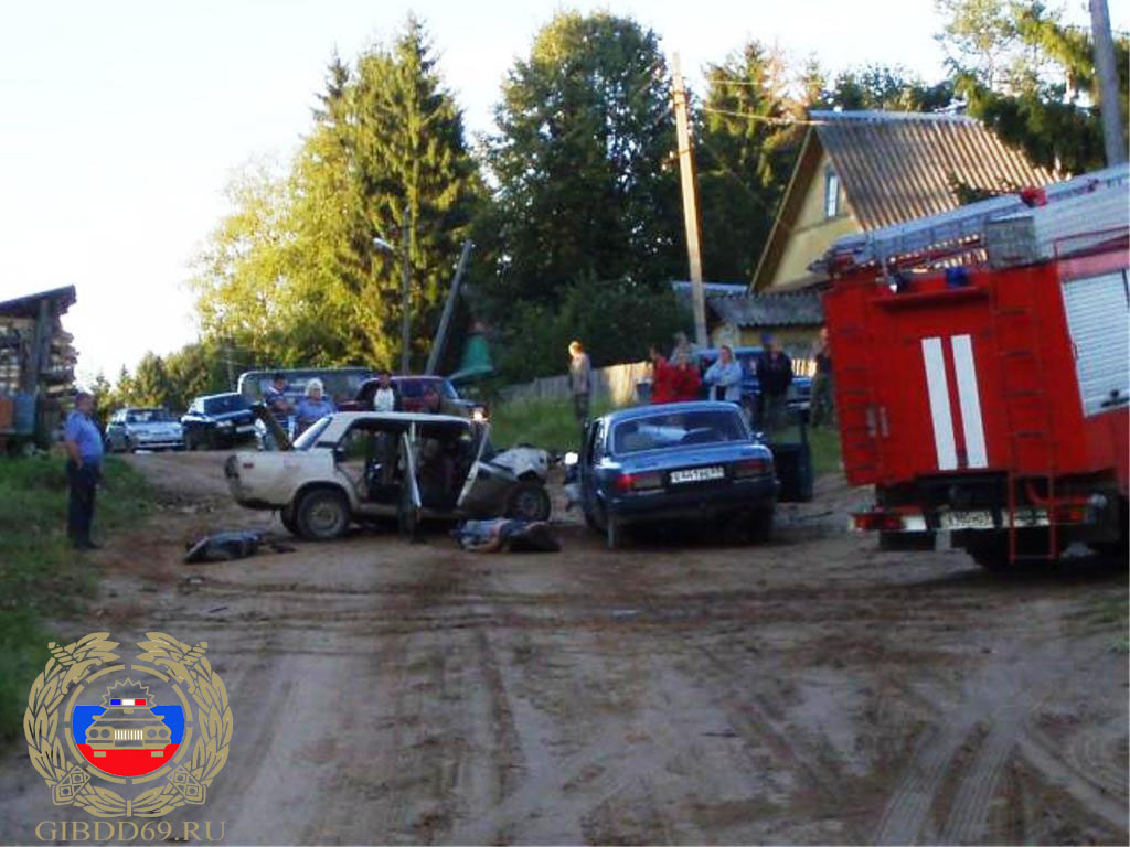 Торопец. Торопец. Грузовик утонул. Грузовик утонул. Торопец набережная.