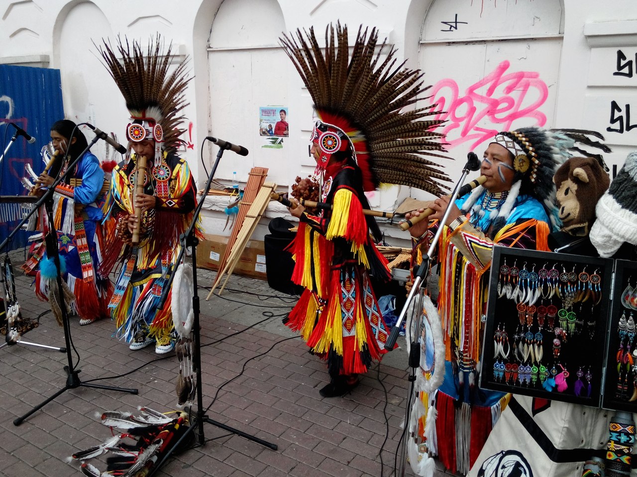 Индеец музыкант. Перуанские музыканты. Индейцы музыканты. Группа индейцев музыкантов. Музыкальные инструменты индейцев.