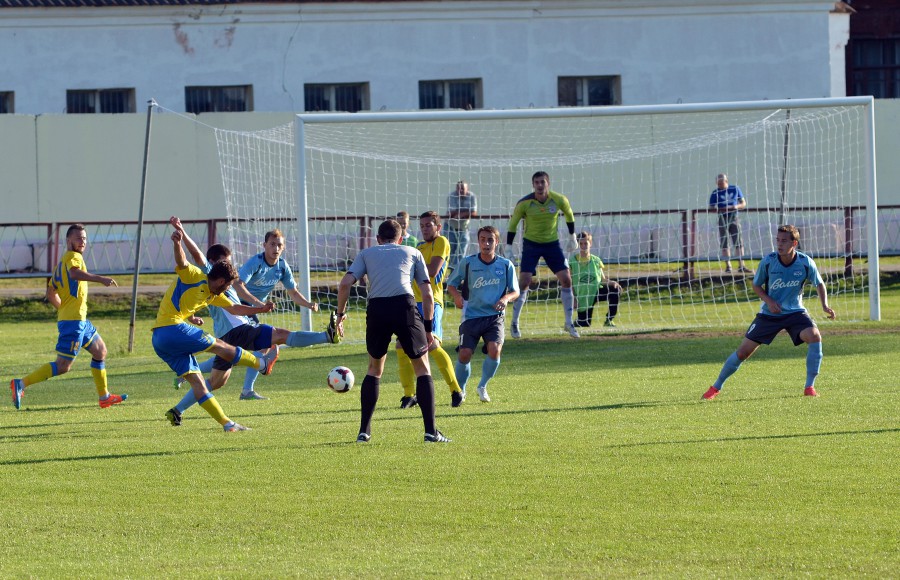 фк трион-волга тверь. волга тверь. волга-олимпиец. химик волга. футбол волга калинин фото.