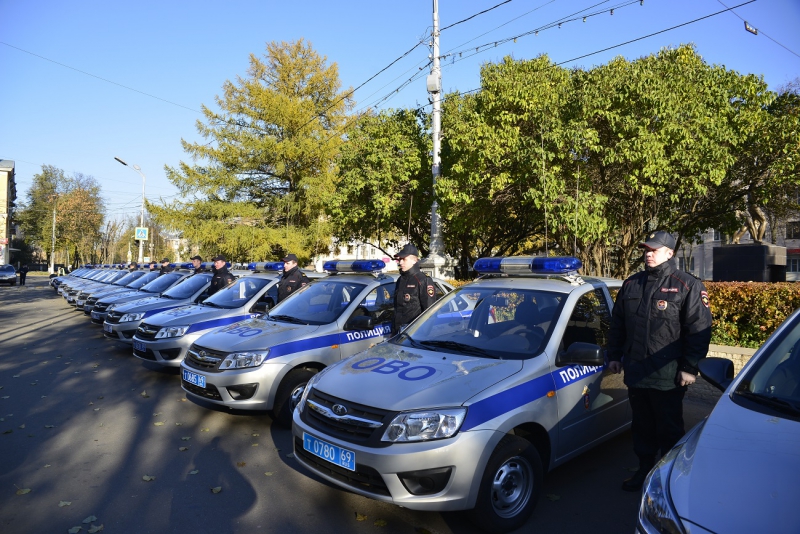 Автомобиль тверь. Машины полиции в Твери. Вручение автомобилей полиции Тверь. Налоговая полиция машина. Полицейский автомобиль Тверь.