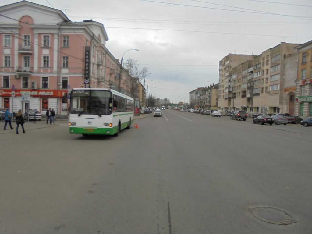 Тверской проспект тверь. Тверь Тверской проспект 15 в ВК. Тверской проспект Тверь фото. Тверь 2004 год фото.