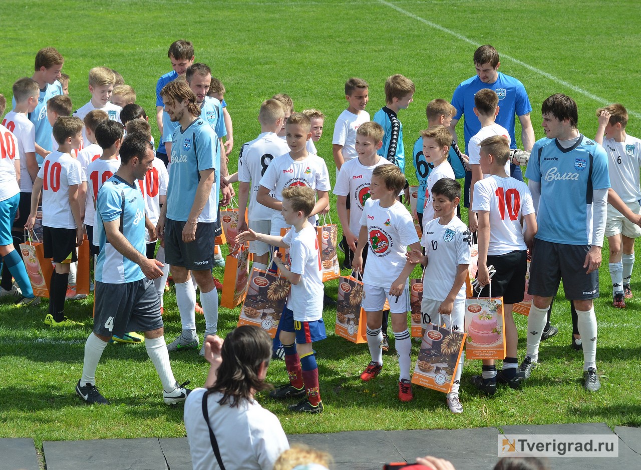 команды вышли на поле в