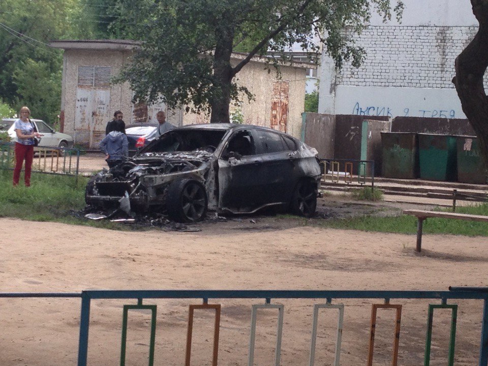Новокузнецкий поджигатель автомобилей. Сгоревшая бмв 5251. Дагестане сгорело. Пожар в воронеже сегодня в чертовицах. В москве сожгли м4.