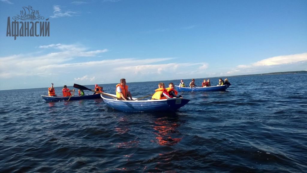 На волне база на рыбинском водохранилище