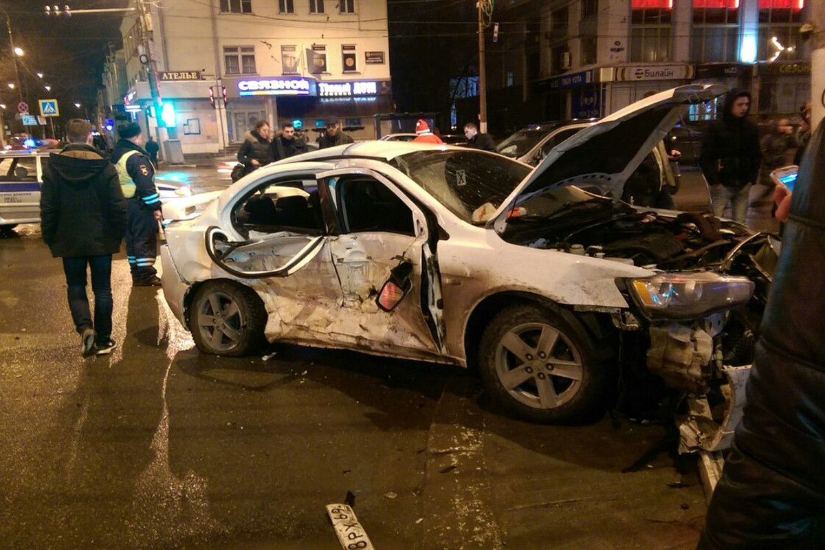 В жутком ДТП ночью 1 января в центре Твери пострадали четыре человека  (видео, фото) | Твериград