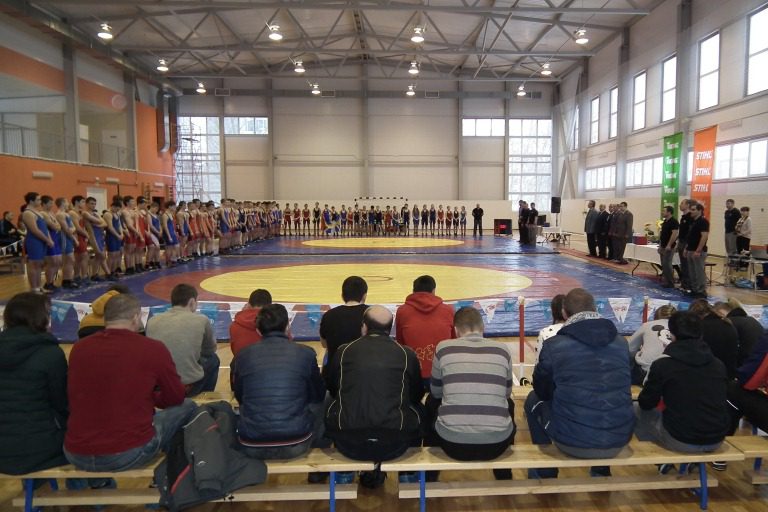 На церемонии открытия соревнований по спортивной борьбе в Осташкове