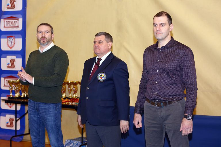 Председатель комитета по физической культуре и спорту Тверской области Андрей Решетов (на снимке справа) и другие почетные гости