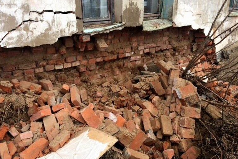 В Зубцове обрушилась стена двухэтажного жилого дома