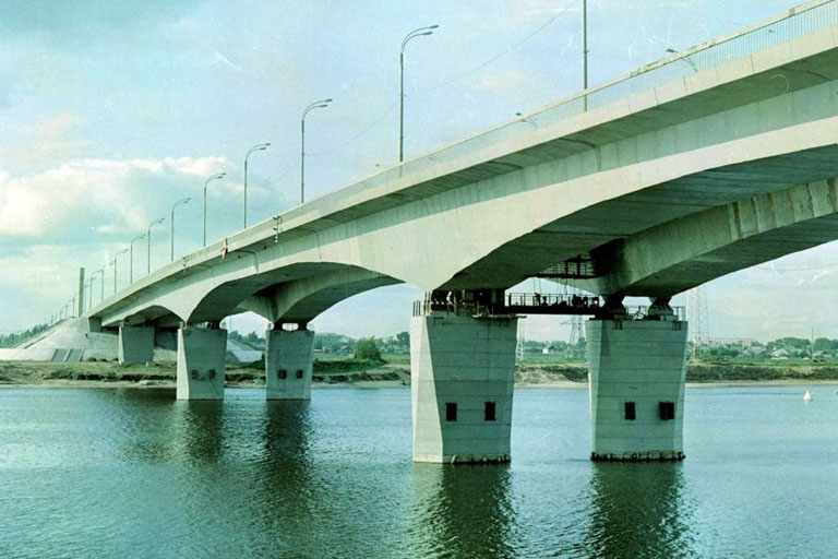 Восточный мост