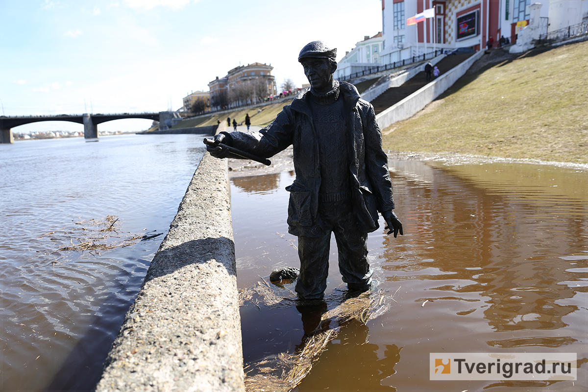 памятник рыбаку, Волга