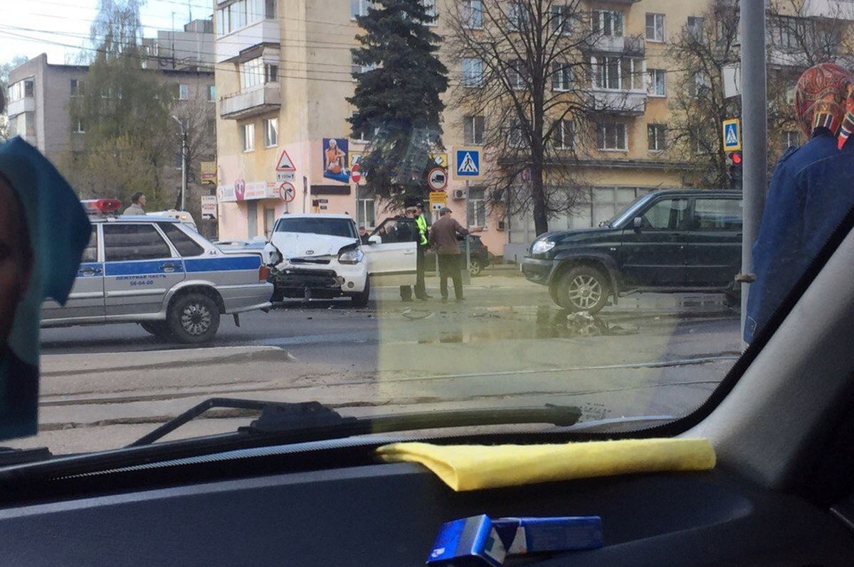 Два человека пострадали при столкновении двух автомобилей в Твери |  Твериград