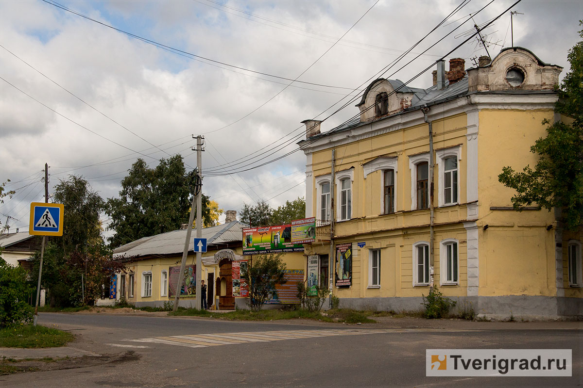 Жительница Подмосковья разгромила номер гостиницы в Торжке | Твериград