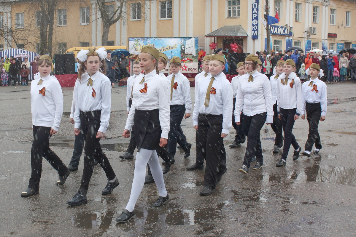 Школьники на 9 мая фото