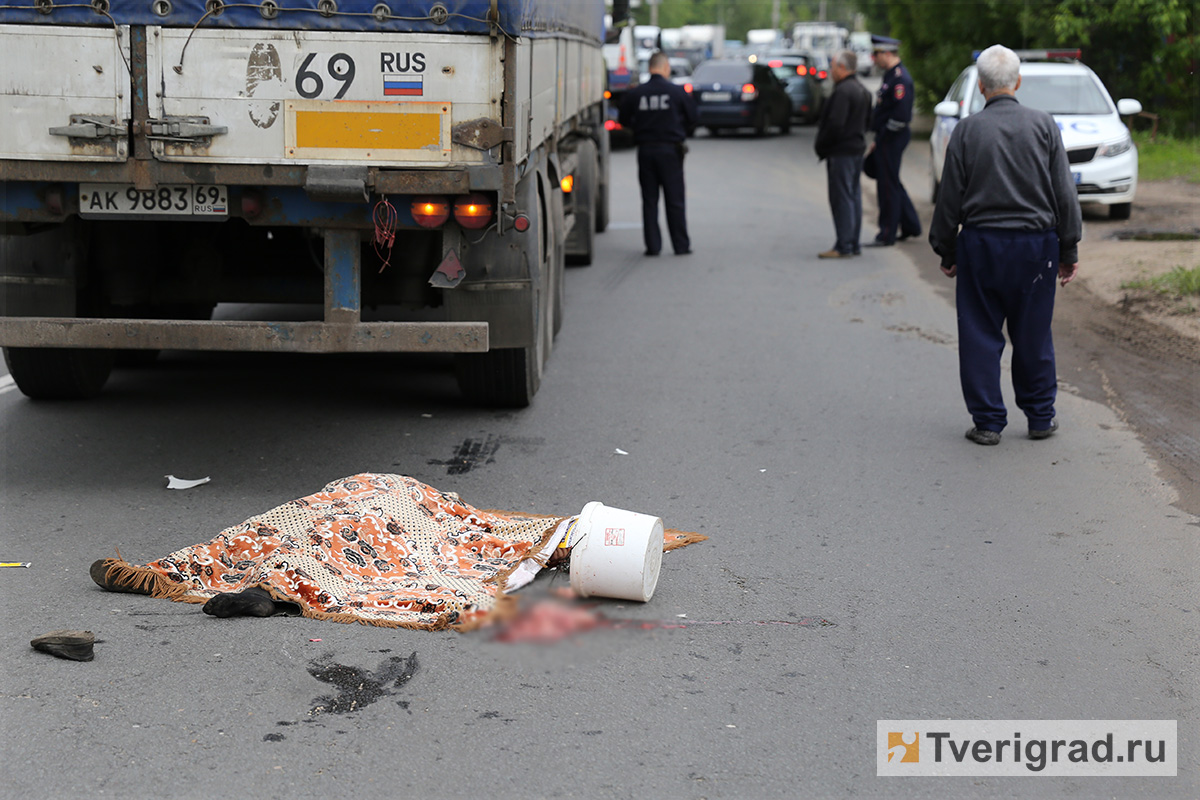 В Твери женщина погибла под колесами большегруза | Твериград