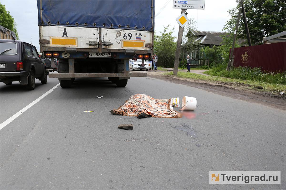 В Твери женщина погибла под колесами большегруза | Твериград