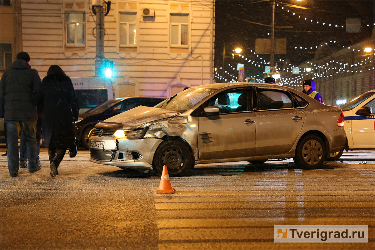 Автомобиль попал в аварию