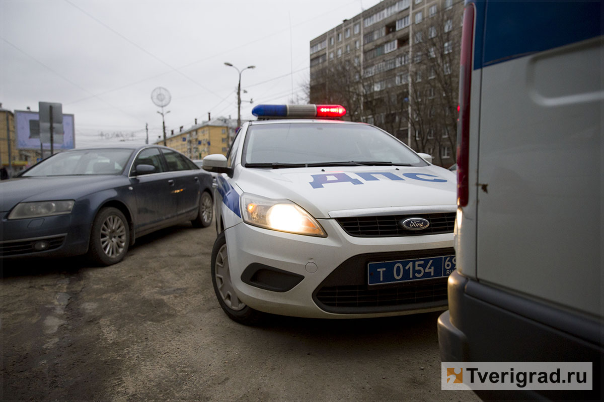 В Тверской области пьяный водитель пытался сбить гаишника | Твериград