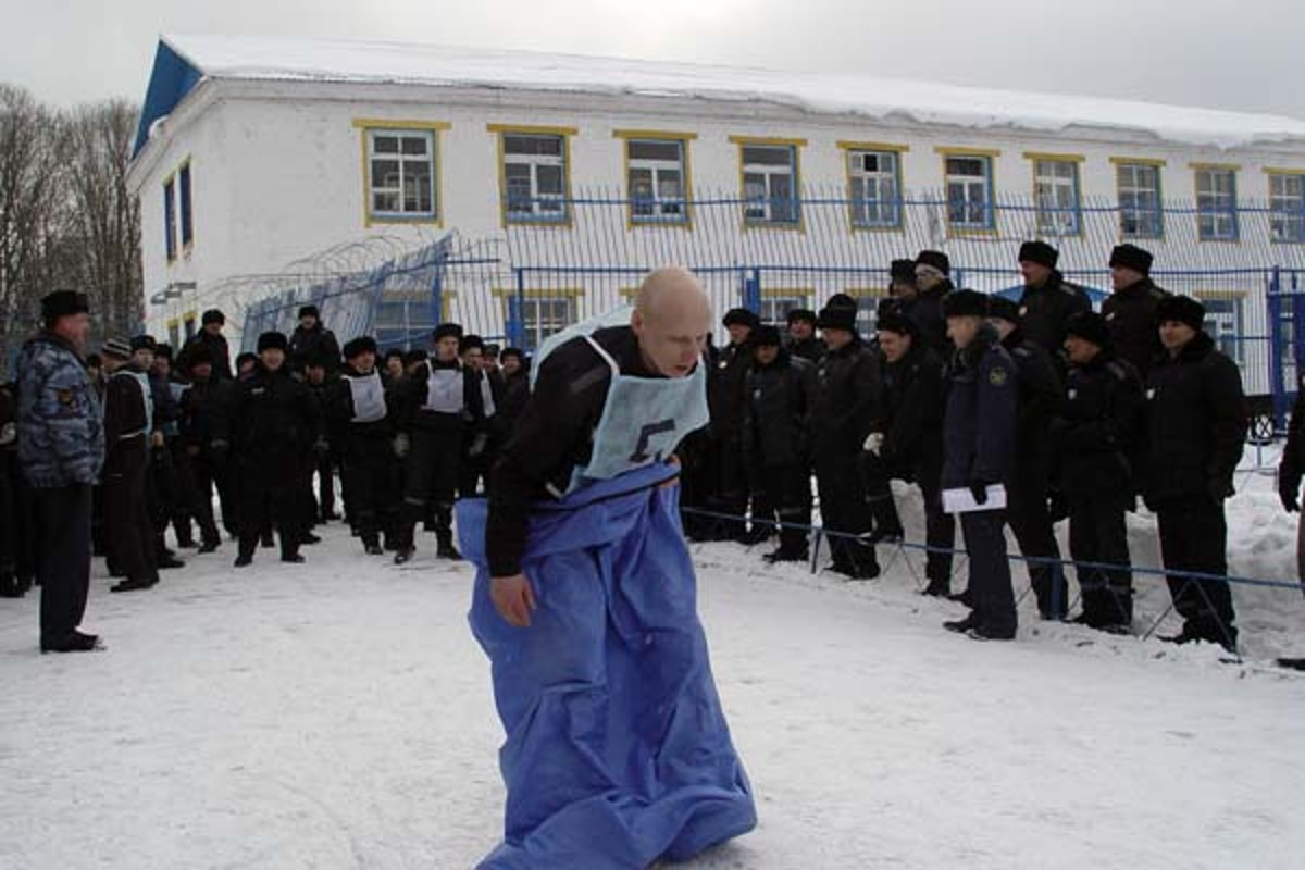 Распорядок в колонии. Тюрьма в Перемерках Тверь. Торжок колония 4. Тверь колония строгого режима. Тюрьмы в Твери и Тверской области строгого режима.