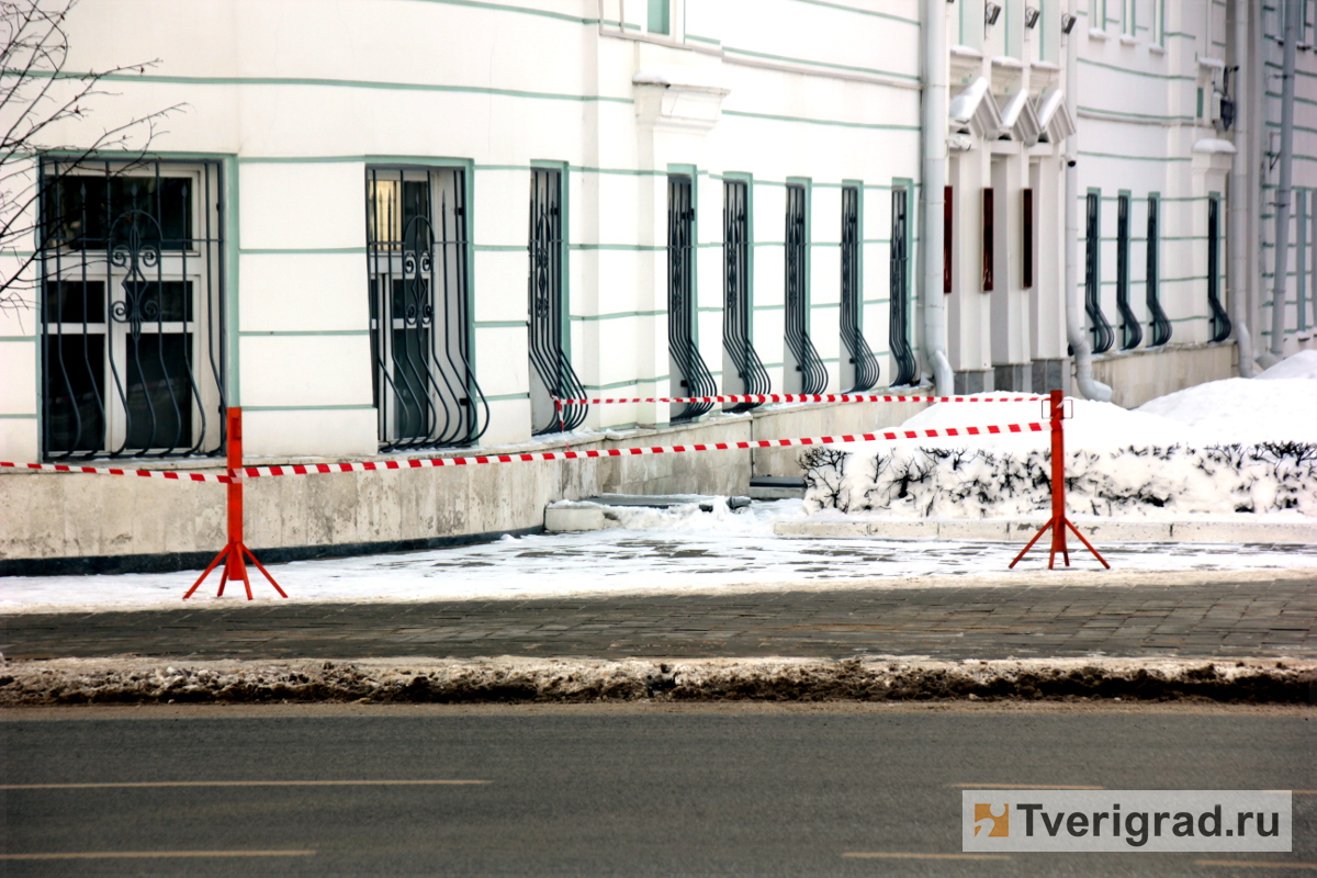 Тверь против сосулек - счет 0:1: о безопасности людей забывают не только УК,  но и чиновники | Твериград