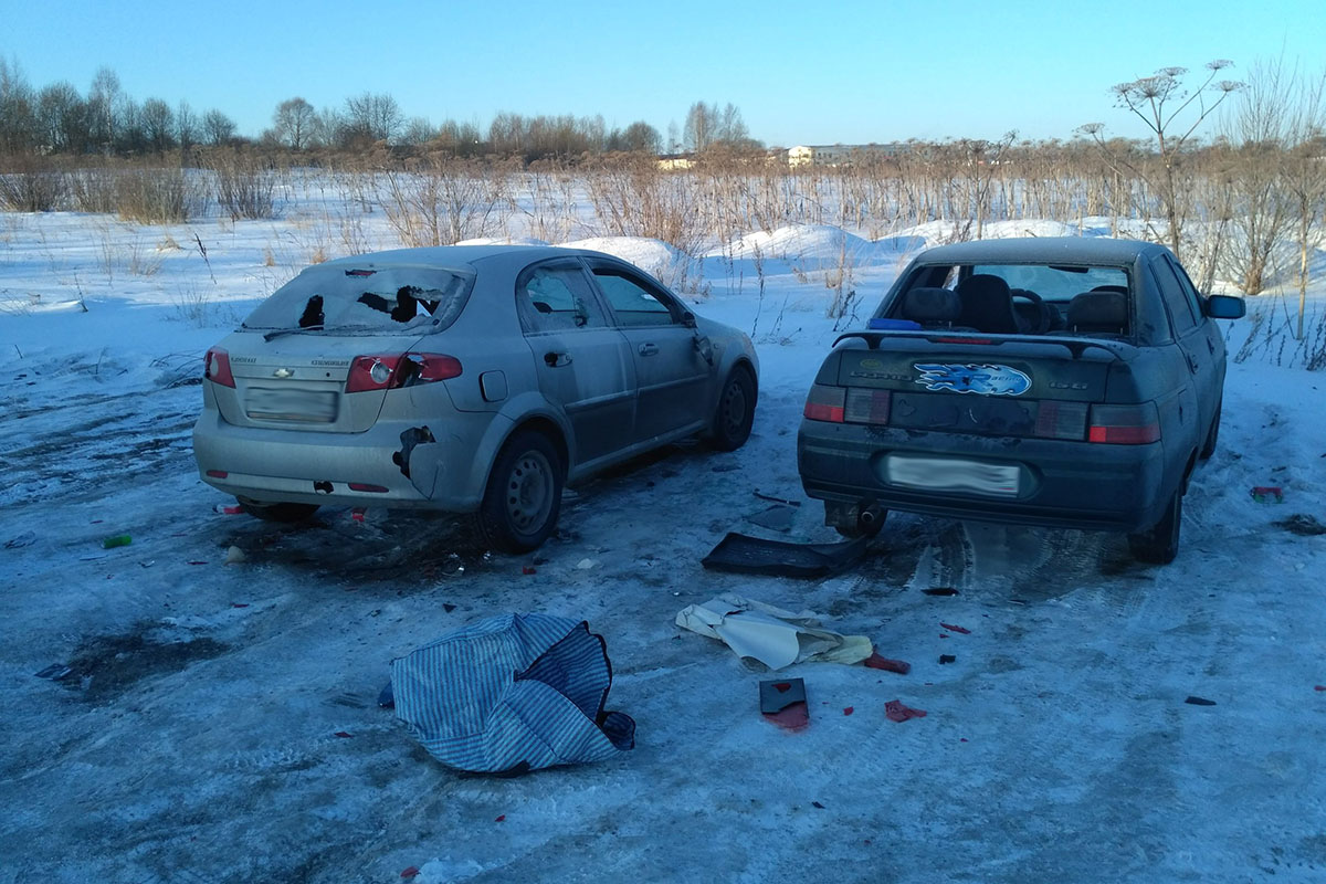 В Твери на парковке вандалы разбили битами пять легковых автомобилей |  Твериград