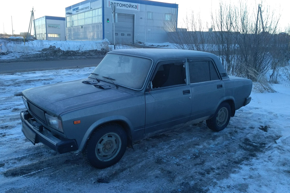 В Твери на парковке вандалы разбили битами пять легковых автомобилей |  Твериград