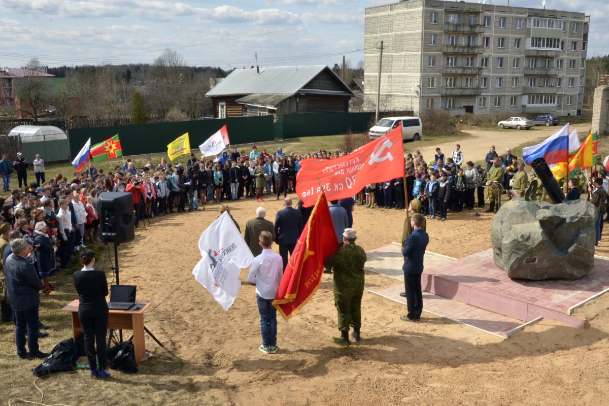 Погода в калашниково лихославльского. Посёлок Калашниково Тверская область. Калашниково Лихославльский район. Памятники в Калашниково Тверская область. Памятник погибшим воинам Калашниково.