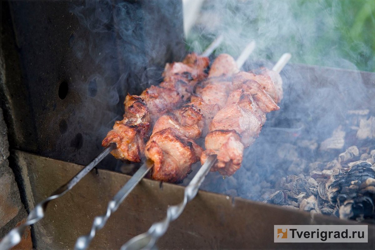 Шашлычный вопрос: в каких случаях за приготовление мяса на углях жители  Твери могут получить штраф | Твериград