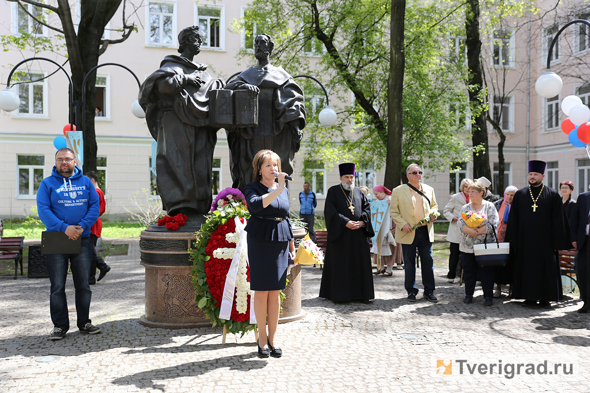 Вдова мефодия васильевича. Памятник Кириллу и мефодию в Твери.