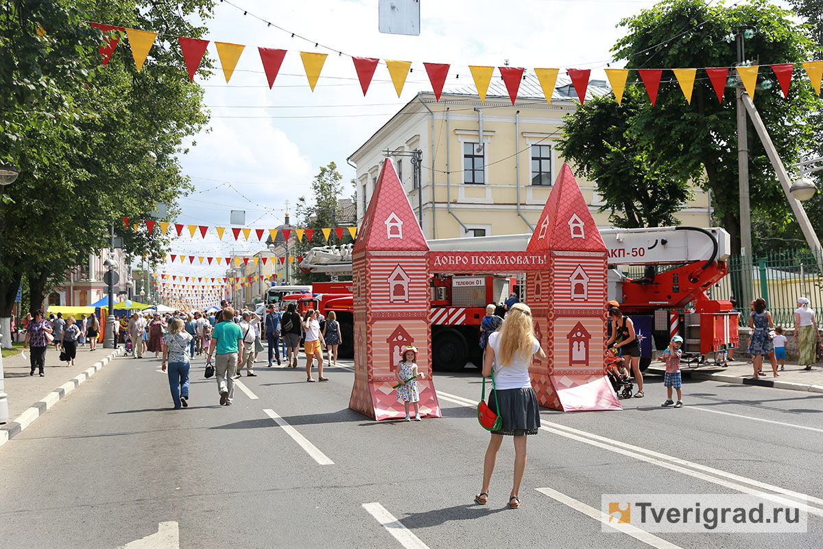 Когда будет день города в твери. День города Твери 2019. Макеты на Тверской на день города. День города Тверь городском саду. Тверская площадь город Тверь.