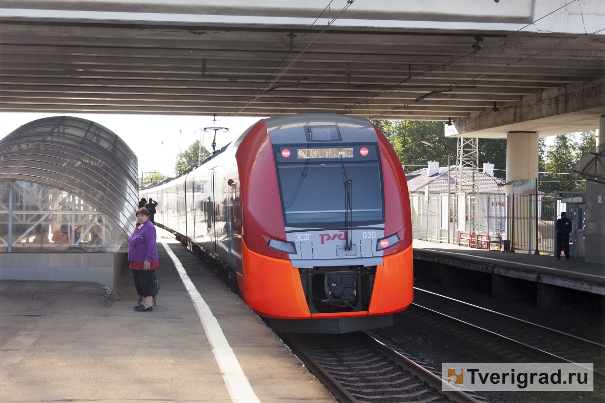 Ласточка тверь москва с изменениями. Поезд Ласточка Тверь. Ласточка в Бологое. Пригородных поезда Москва Тверь Ласточка. Электричка Ласточка Москва Тверь.