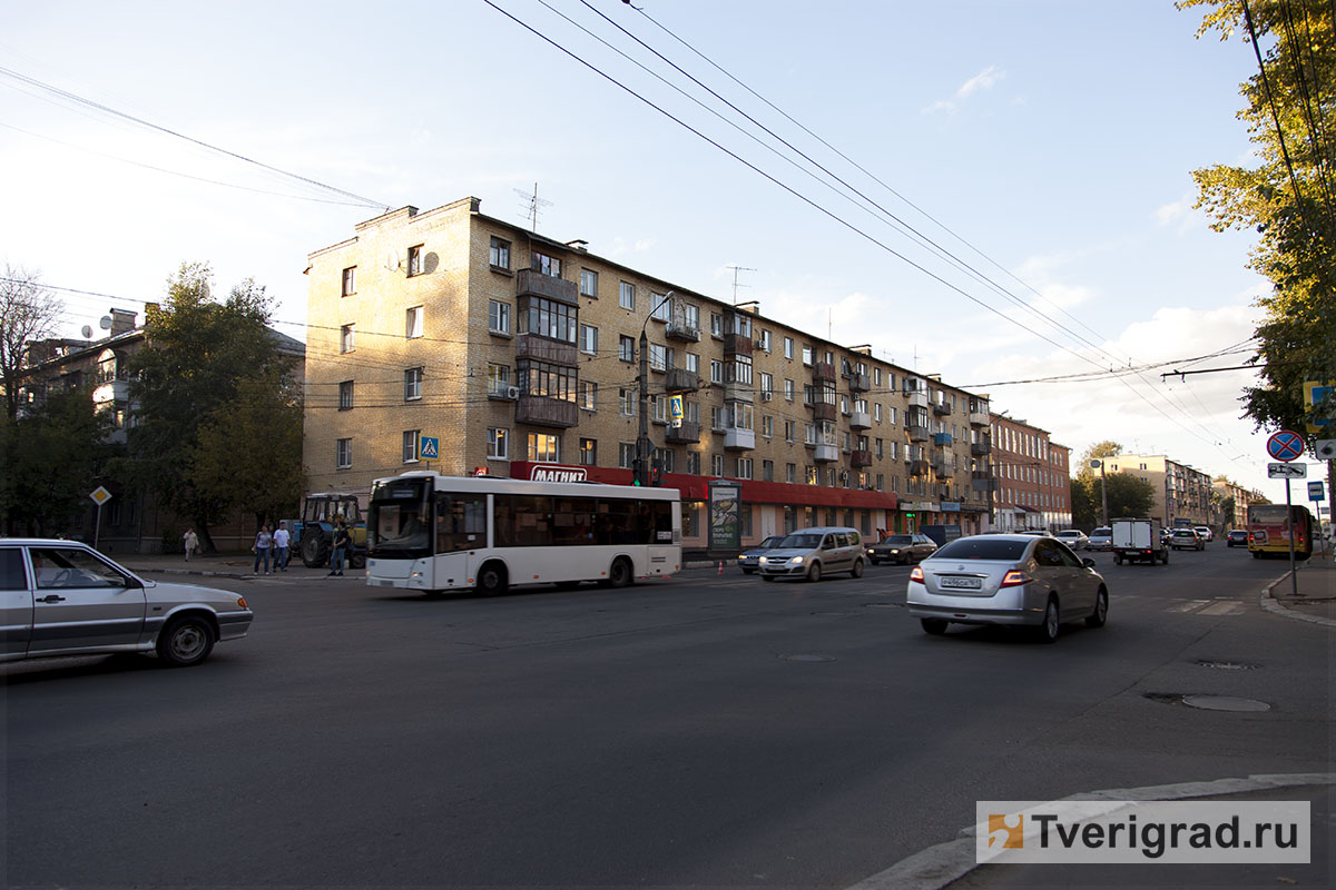 В Твери на перекрёстке улицы Фадеева и Волоколамского проспекта изменили  режим работы светофора | Твериград